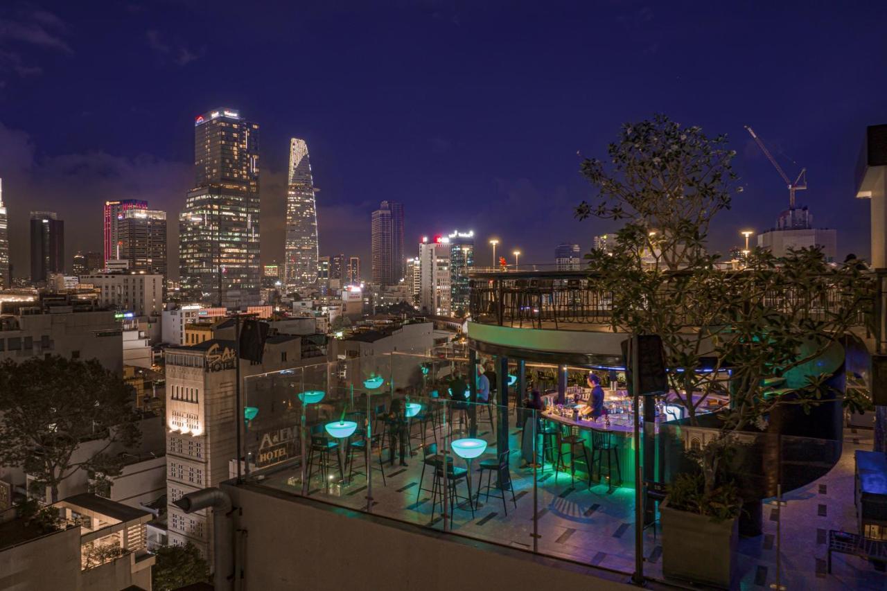 La Siesta Premium Saigon Hotel Ho Chi Minh-Byen Eksteriør billede View from the rooftop bar